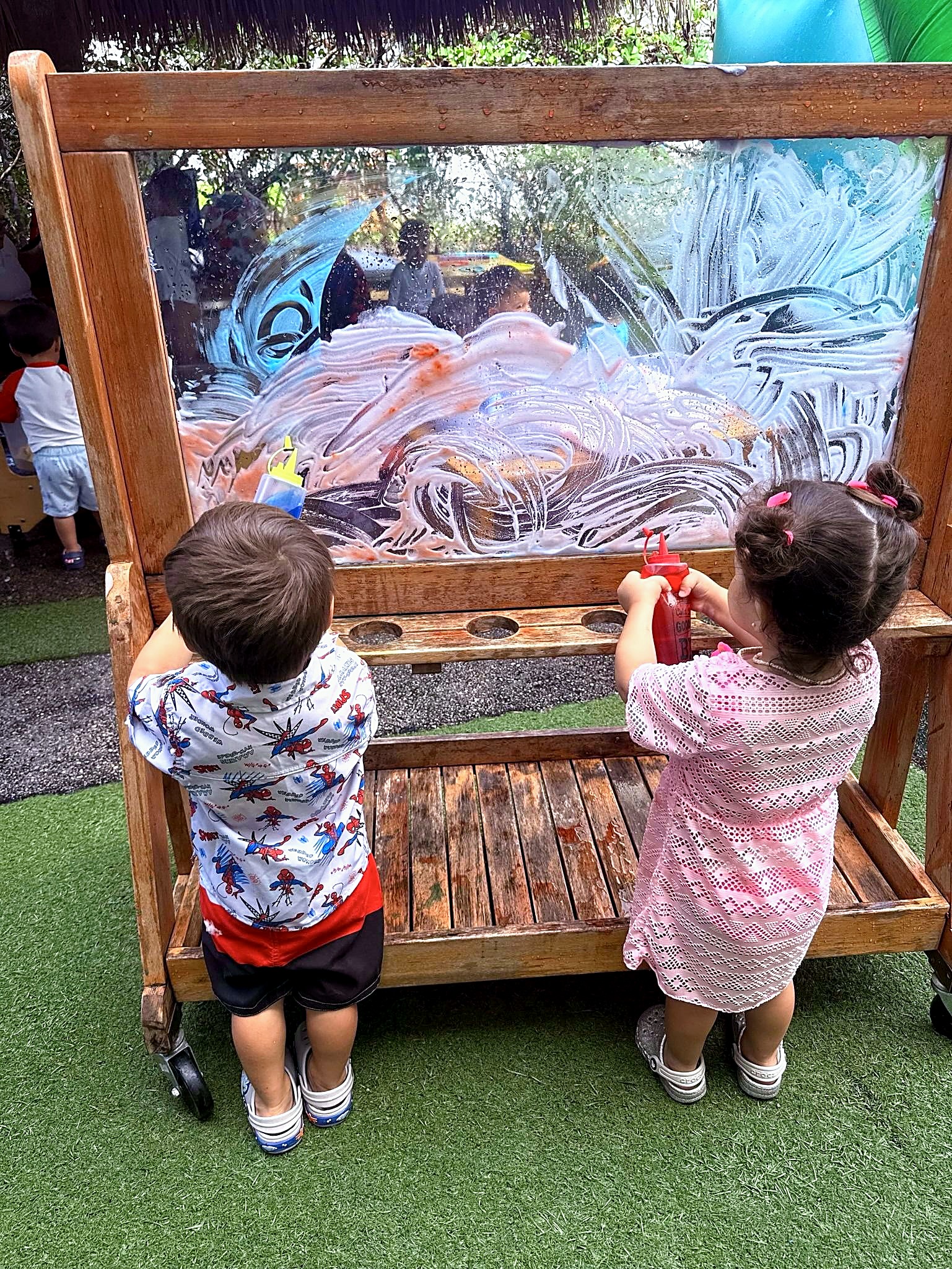 Children exploring and creating in a Creativa Academy classroom